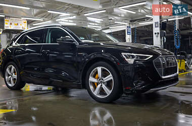Внедорожник / Кроссовер Audi e-tron 2023 в 