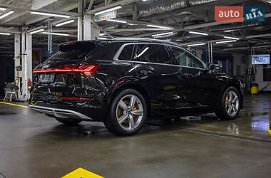 Внедорожник / Кроссовер Audi e-tron 2023 в 