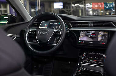 Внедорожник / Кроссовер Audi e-tron 2023 в 
