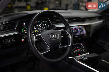 Внедорожник / Кроссовер Audi e-tron 2023 в 