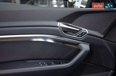 Внедорожник / Кроссовер Audi e-tron 2023 в 