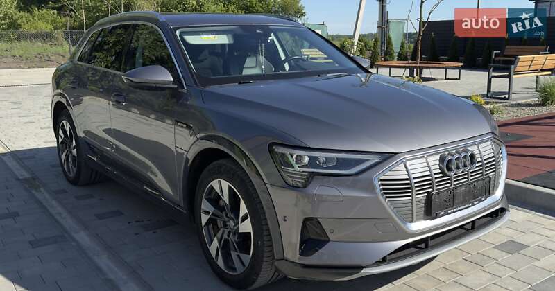 Внедорожник / Кроссовер Audi e-tron 2020 в 