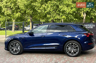 Внедорожник / Кроссовер Audi e-tron 2021 в 