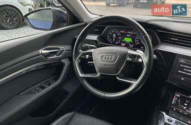 Внедорожник / Кроссовер Audi e-tron 2021 в 