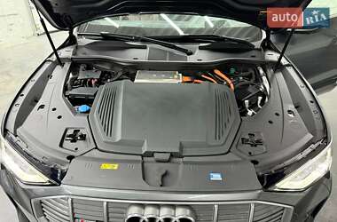 Внедорожник / Кроссовер Audi e-tron 2021 в 