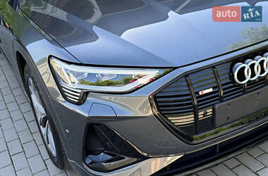 Внедорожник / Кроссовер Audi e-tron 2021 в 