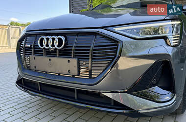 Внедорожник / Кроссовер Audi e-tron 2021 в 