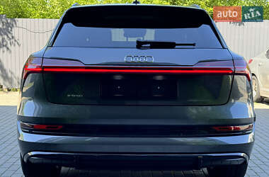 Внедорожник / Кроссовер Audi e-tron 2021 в 