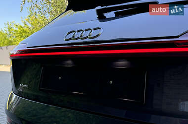 Внедорожник / Кроссовер Audi e-tron 2021 в 