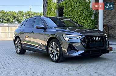 Внедорожник / Кроссовер Audi e-tron 2021 в 