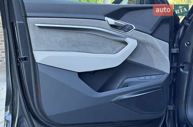 Внедорожник / Кроссовер Audi e-tron 2021 в 