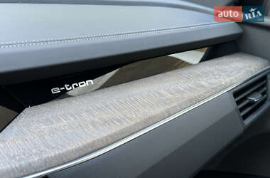 Внедорожник / Кроссовер Audi e-tron 2021 в 
