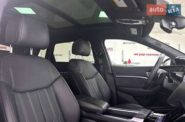 Позашляховик / Кросовер Audi e-tron 2022 в 