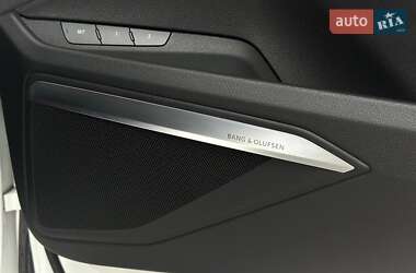 Позашляховик / Кросовер Audi e-tron 2022 в 