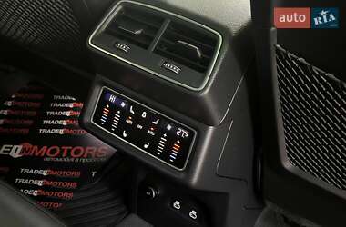 Позашляховик / Кросовер Audi e-tron 2022 в 