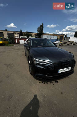 Внедорожник / Кроссовер Audi e-tron 2023 в 