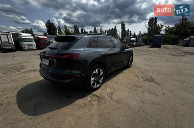 Внедорожник / Кроссовер Audi e-tron 2023 в 