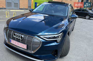 Внедорожник / Кроссовер Audi e-tron 2020 в 