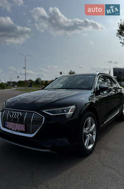 Внедорожник / Кроссовер Audi e-tron 2019 в 