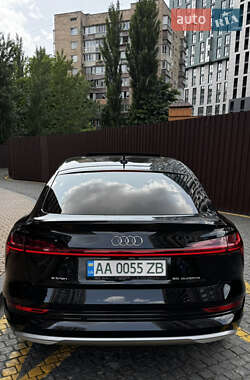 Внедорожник / Кроссовер Audi e-tron 2020 в 