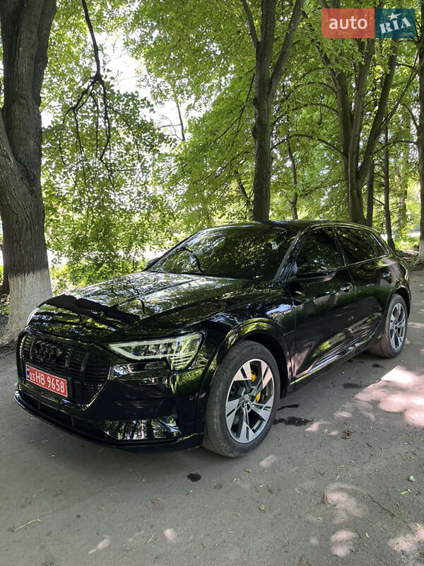 Позашляховик / Кросовер Audi e-tron 2020 в 