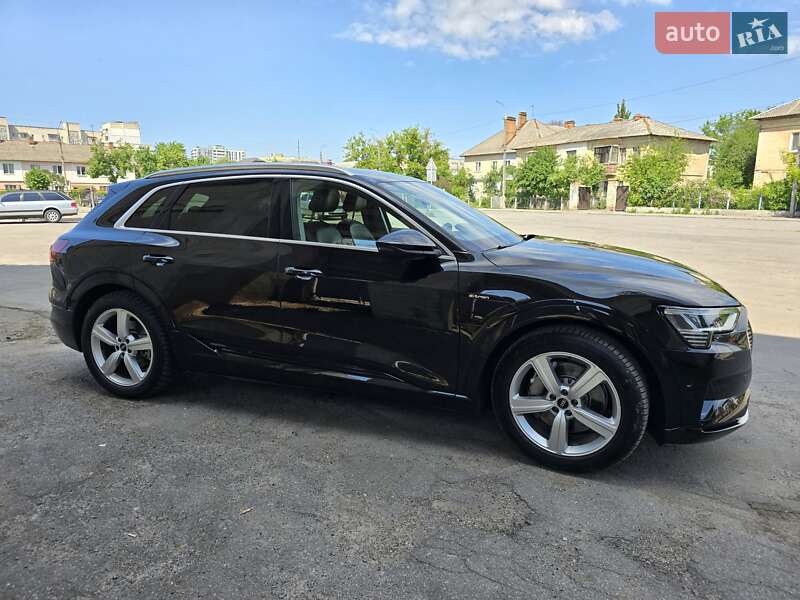 Внедорожник / Кроссовер Audi e-tron 2020 в Виннице
