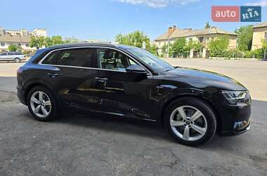 Внедорожник / Кроссовер Audi e-tron 2020 в 