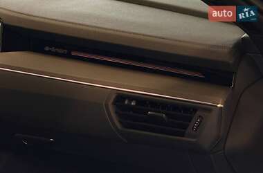 Внедорожник / Кроссовер Audi e-tron 2022 в 
