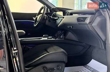 Внедорожник / Кроссовер Audi e-tron 2022 в 