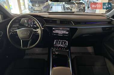 Внедорожник / Кроссовер Audi e-tron 2022 в 
