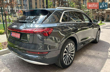 Внедорожник / Кроссовер Audi e-tron 2021 в 