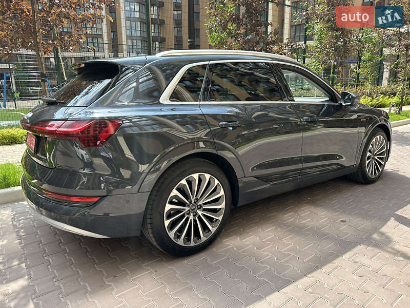 Внедорожник / Кроссовер Audi e-tron 2021 в Киеве