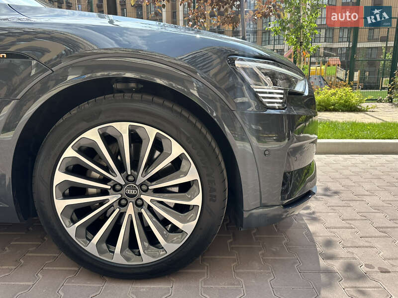 Внедорожник / Кроссовер Audi e-tron 2021 в Киеве