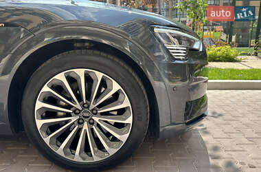 Внедорожник / Кроссовер Audi e-tron 2021 в 