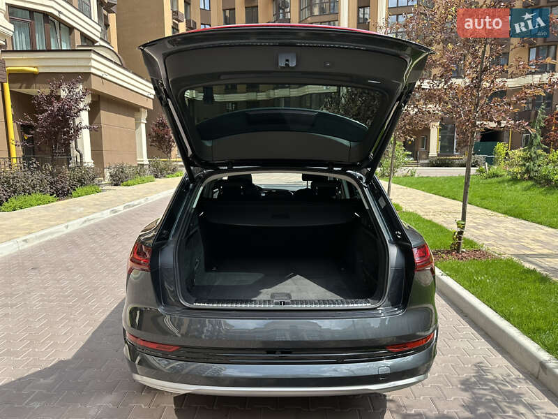 Внедорожник / Кроссовер Audi e-tron 2021 в Киеве