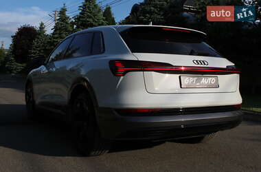 Внедорожник / Кроссовер Audi e-tron 2022 в 