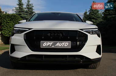Внедорожник / Кроссовер Audi e-tron 2022 в 