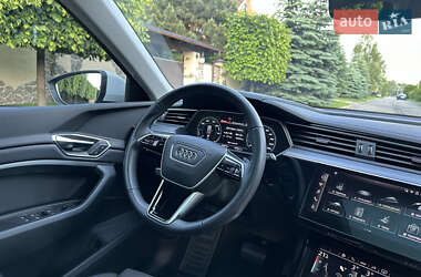 Внедорожник / Кроссовер Audi e-tron 2022 в 
