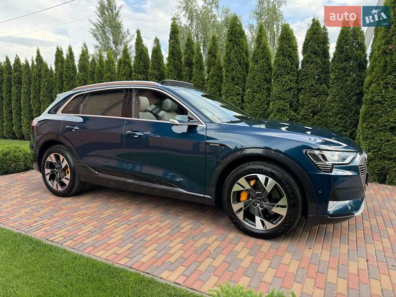 Внедорожник / Кроссовер Audi e-tron 2022 в Киеве