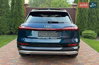 Внедорожник / Кроссовер Audi e-tron 2022 в 