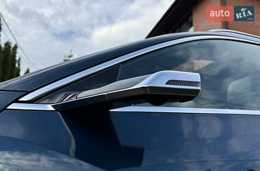 Внедорожник / Кроссовер Audi e-tron 2022 в 