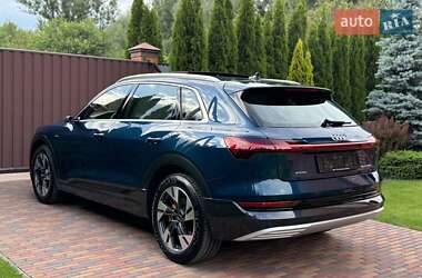Внедорожник / Кроссовер Audi e-tron 2022 в 