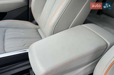 Внедорожник / Кроссовер Audi e-tron 2022 в 