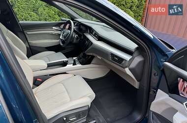 Внедорожник / Кроссовер Audi e-tron 2022 в 
