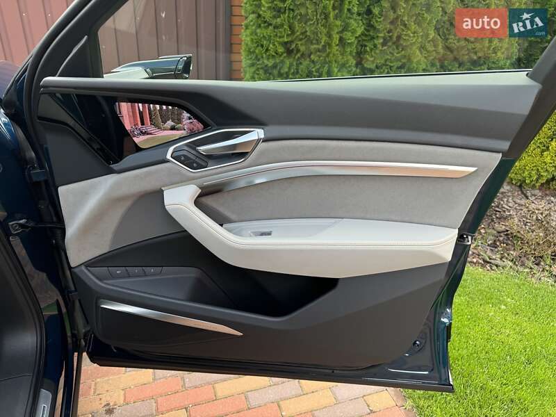 Внедорожник / Кроссовер Audi e-tron 2022 в Киеве