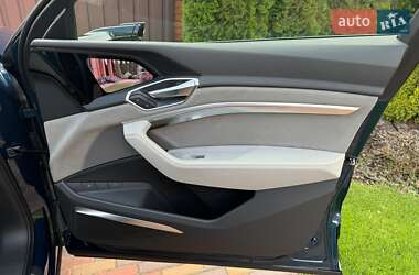 Внедорожник / Кроссовер Audi e-tron 2022 в 