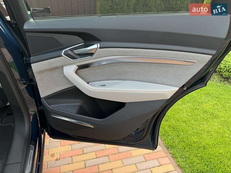 Внедорожник / Кроссовер Audi e-tron 2022 в Киеве