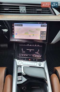 Внедорожник / Кроссовер Audi e-tron 2019 в 