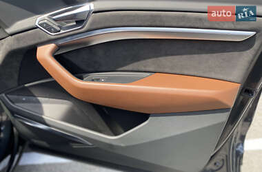 Внедорожник / Кроссовер Audi e-tron 2019 в 
