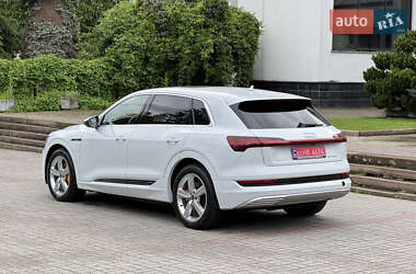 Позашляховик / Кросовер Audi e-tron 2021 в 